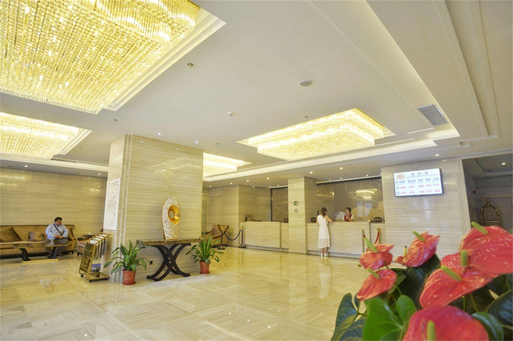 V8 Hotel Train Station גואנגג'ואו מראה חיצוני תמונה