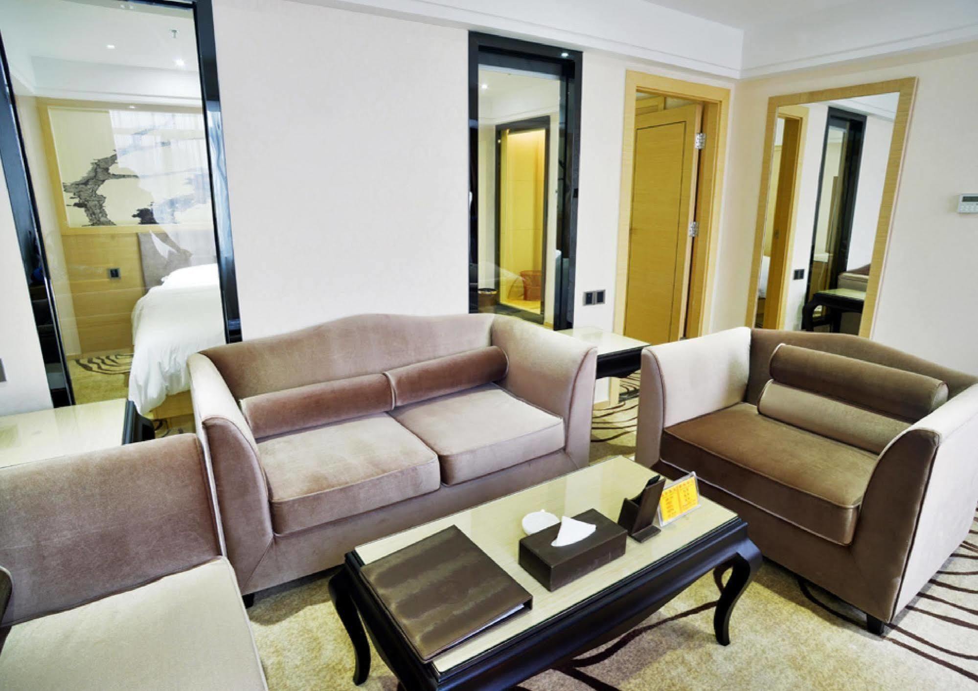 V8 Hotel Train Station גואנגג'ואו מראה חיצוני תמונה